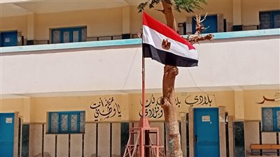 مدارس الفيوم تتجمل وتتزبن بعلم مصر في أول أيام الدراسة