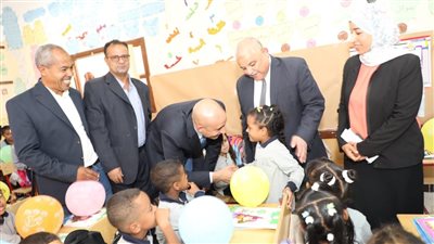 وزير التربية والتعليم يتابع انتظام الدراسة في مدارس الأقصر