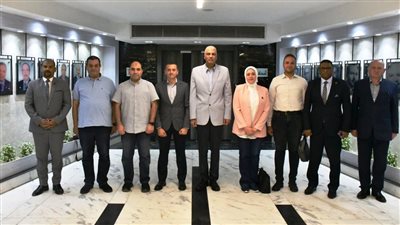 محافظ أسوان يستقبل وفد شباب تنسيقية الأحزاب 