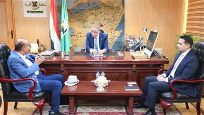 محافظ الفيوم يلتقي رئيس مجموعة 