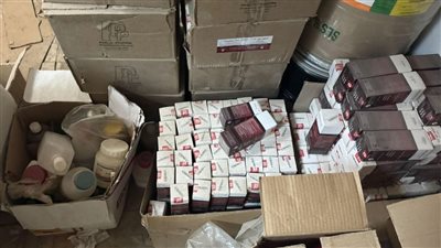 ضبط مكان غير مرخص لتصنيع المستحضرات الصيدلية بالعاشر من رمضان 