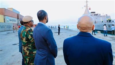 وزير الدفاع الصومالي  خلال استقباله سفينة مصرية : اليوم نتمتع بالسيادة الكاملة