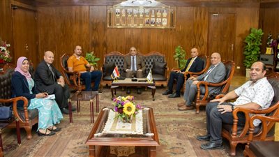 رئيس جامعة طنطا يستقبل ممثل جهاز التنظيم والإدارة 