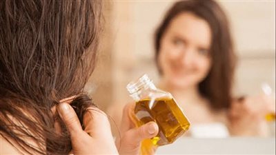 الطريقة الصحيحة لاستخدام زيت الخروع لتعزيز صحة الشعر