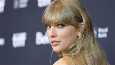 تايلور سويفت تتألق بألوان الخريف مع جييجي حديد في نيويورك