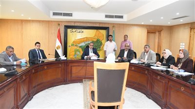 محافظ الفيوم يلتقى المواطنين ويبحث مطالبهم