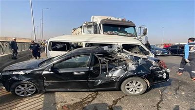 سيارة تصطدم بشخص أثناء عبوره الطريق