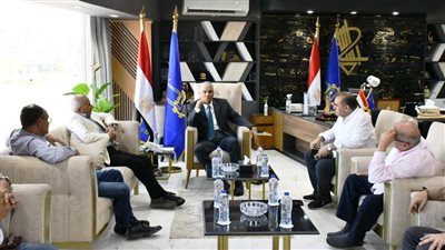 محافظ أسوان يستعرض أوجه التعاون المشترك لإستكمال تنفيذ مشروعات بقري حياة كريمة   