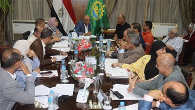 محافظ القليوبية يبحث شكاوى وطلبات المواطنين 