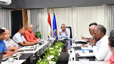 محافظ أسوان يوجه بإدراج أي طلبات للتقنين لم يقم أصحابها بإنهاء الإجراءات ضمن الازالات