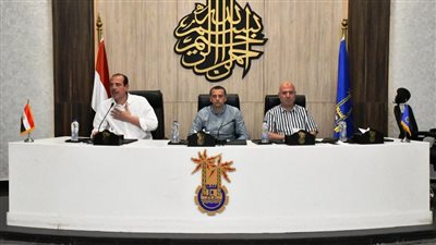 محافظ أسوان يقرر تشكيل لجنة للإصحاح البيئي