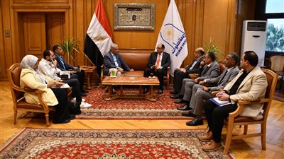 رئيس جامعة حلوان يستقبل رئيس الحي لبحث سبل التعاون