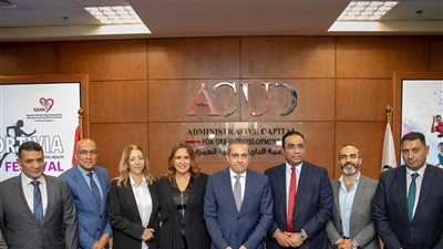 إضاءة البرج الأيقوني باللون الأحمر احتفالا بيوم القلب العالمي