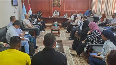 رئيس مدينة رأس غارب يلتقي  بمسؤلى شركات طاقة الرياح لبحث سبل التعاون 