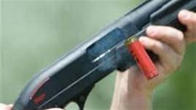 عامل يصيب شقيقه برش خرطوش أثناء عبثه بسلاح ناري بطما