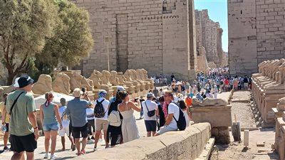 آلاف السائحين يشهدون احتفالات الأقصر باليوم العالمي للسياحة 