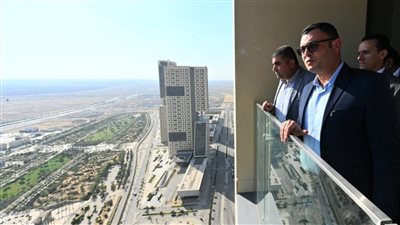 وزير الإسكان يتفقد موقف تنفيذ أعمال التشطيبات بأبراج منطقة الأعمال المركزية بالعاصمة الإدارية