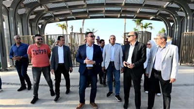 وزير الإسكان يتفقد اللمسات النهائية للأعمال بآخر قطاعات الحدائق المركزية 