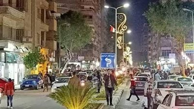 سيولة مرورية وسط تواجد رجال المرور ليلاً 