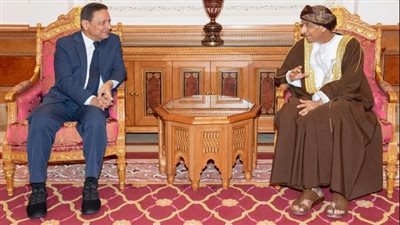 نائب رئيس وزراء عمان يستقبل كرم جبر رئيس الأعلى لتنظيم الإعلام 