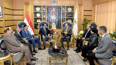 رئيس جامعة المنصورة يبحث سبل التعاون مع رئيس اتحاد الأكاديميين العرب 
