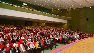 وزير التربية والتعليم يعقد لقاءً موسعًا مع موجهي المواد الأساسية 