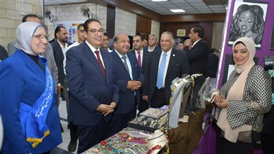 جولة تفقدية لرئيس جامعة القاهرة في الكليات (صور) 