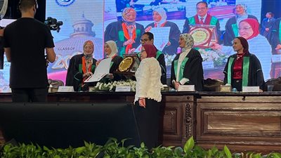 إعلام القاهرة تُكرّم لمياء محمود لإسهاماتها المميزة (صور) 