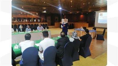 وزارة العمل تنظم ندوة 