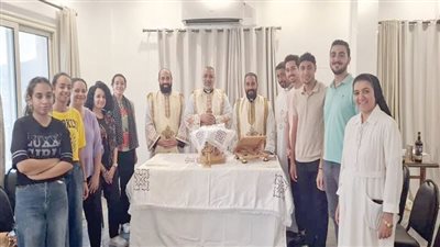 الأنبا عمانوئيل يشارك الشباب الكاثوليكى فى الرياضة الروحية