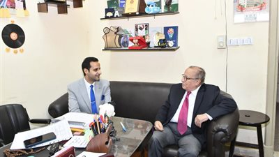 المخرج محمد فاضل ضيف شرف على هامش مناقشة رسالة دكتوراه بجامعة المنصورة 