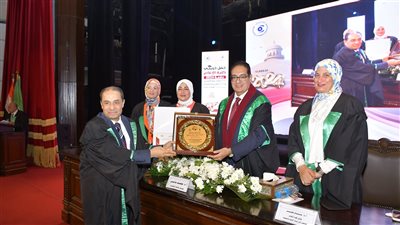 نصائح رئيس جامعة القاهرة لخريجي كلية الإعلام 