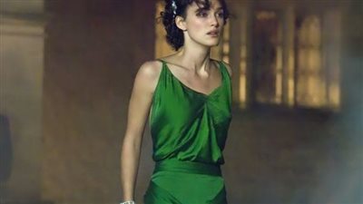 فيكتوريا بيكهام تعيد أزياء فيلم Atonement بأسبوع الموضة في باريس