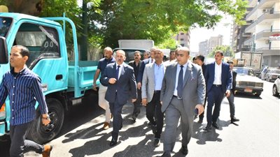 محافظ أسيوط يشهد اصطفاف 32 مركبة ومعدة بعد صيانتها ورفع كفاءتها