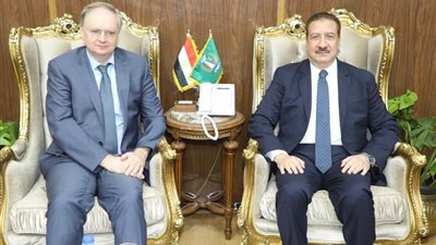 محافظ المنوفية يستقبل سفير الاتحاد الأوروبي ويبحثان سبل التعاون المشترك بين الجانبين