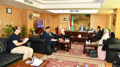محافظ الفيوم يناقش مع وفد وزارة التنمية المحلية سبل النهوض بقطاع الاستثمار 