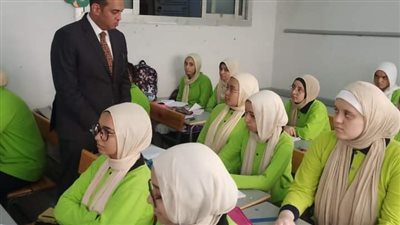 نائب وزير التربية والتعليم يتفقد مدارس الشرقية