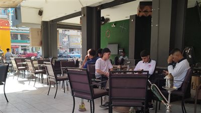 شيشة ودومينو وبلاى ستيشن.. طلاب المدارس بالغردقة على الكافيهات 