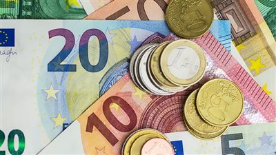 أسعار صرف العملات الأوروبية والآسيوية خلال التعاملات المسائية