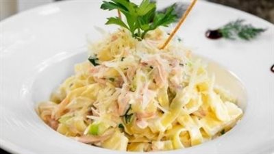 طريقة عمل باستا بالسلمون والكريمة