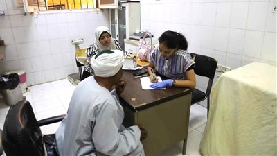 بناء الإنسان..  جامعة جنوب الوادي تدفع بقافلة شاملة إلى قنا 