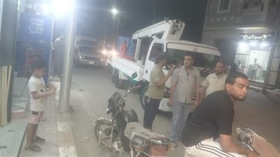 حملة لإزالة الإعلانات الغير مرخصة بمدينة قنا