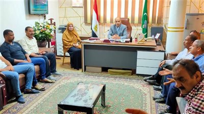 لبحث الإستفاده من أملاك الدولة.. رئيس مدينة مطاي يعقد اجتماعًا برؤساء الأحياء 