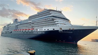 ميناء بورسعيد يستقبل السفينة الهولندية NIEUW STATENDAM 