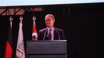 رسالة حماسية من عضو البرلمان الألماني لخريجي الجامعة الألمانية الدولية 