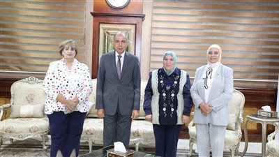 محافظ المنيا يبحث مع المجلس القومي للمرأة تفعيل مبادرة “بداية” 