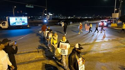 استمرار إضراب عمال الموانئ الأمريكية لليوم الثالث وخسائر بالملايين 