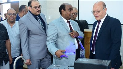 النعماني يفتتح مبنى المعامل المركزية بكلية طب سوهاج 