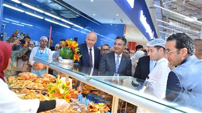 وزير التموين يفتتح أحدث فروع سلاسل 