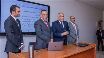 القائم بعمل رئيس جامعة طنطا يتفقد العملية التعليمية بكلية الآداب 